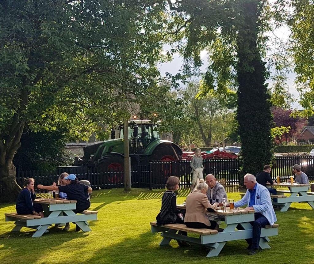 The Bedingfeld Arms 호텔 옥스버러 외부 사진